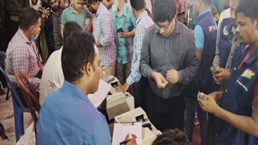 শাহজালালের মাজারের দানবাক্সে এবার পাওয়া গেল যত টাকা