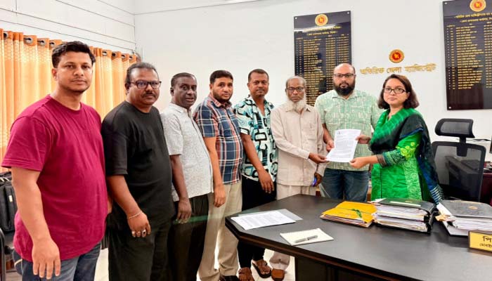 সাংবাদিক তুরাব হত্যার দ্রুত বিচার দাবিতে জেলা প্রশাসককে স্মারকলিপি প্রদান