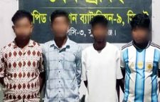 খাদ্য গুদামের পাশ থেকে ৪ জনকে ধরল র‌্যাব