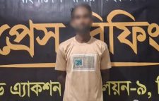র‌্যাব দেখে অটোরিকশা থেকে পালাতে গিয়ে ধরা পড়লেন কাইয়ুম