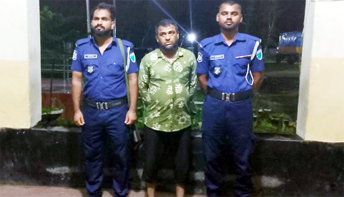 সিলেটে অ বৈ ধ ভা বে বালু তোলার দায়ে একজন আ ট ক
