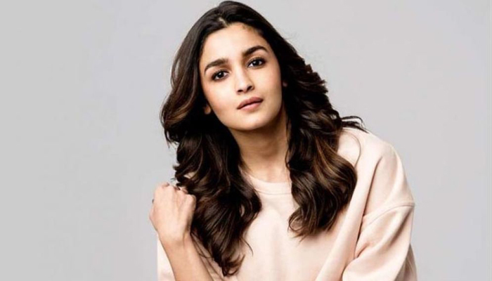 কোন ৫ জিনিস ছাড়া বাড়ি থেকে বের হন না আলিয়া ভাট