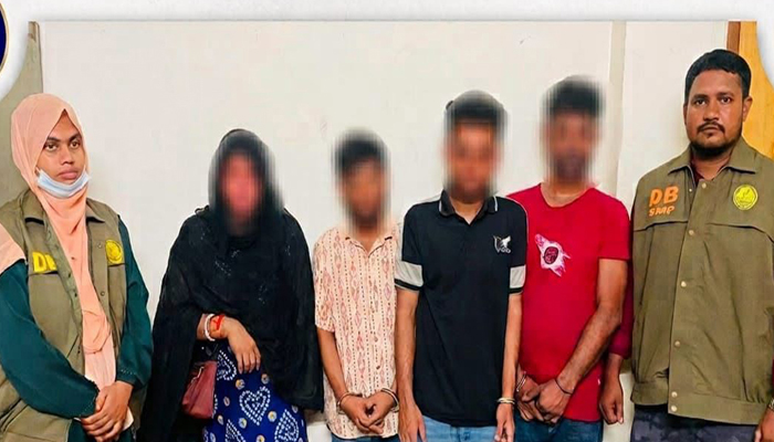জিন্দাবাজারে আবাসিক হোটেলে অনৈতিক কাজ, আ ট ক ৪ যুবক- যুবতী