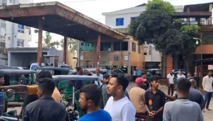 সিলেটে গ্যাস সংকটে যানবাহনের ভাড়া বৃদ্ধি, ক্ষো ভ