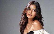 অর্থ সাহায্য চেয়ে অশালীন প্রস্তাবের মুখে মডেল