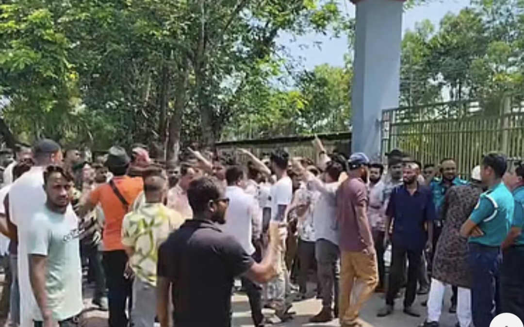 দক্ষিণ সুরমায় ইউএনও কার্যালয়ে তালা ঝুলিয়ে দিল যুবদল–ছাত্রদল
