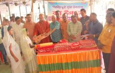 উত্তর হাটখোলা ও মালিনীছড়া চা বাগান পূজা মণ্ডপে পূজা উদযাপন পরিষদ সিলেট মহানগরের বস্ত্র বিতরণ