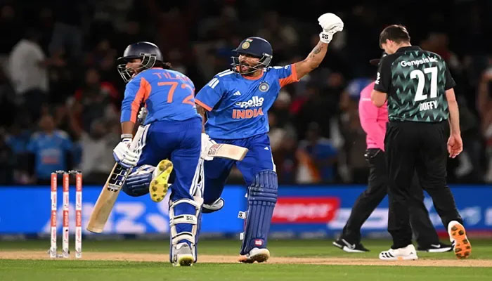 খাদের কিনারা থেকে ম্যাচ জিতলো ভারত